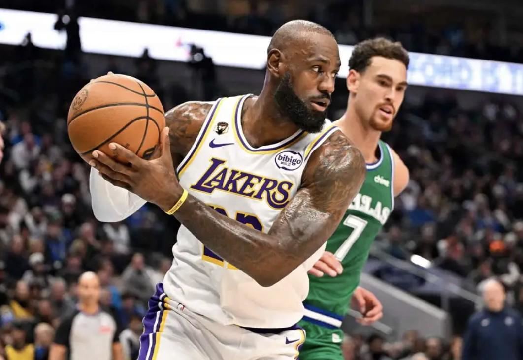 詹姆斯：我一直是球队防守端指挥的声音，过去几年都是如此